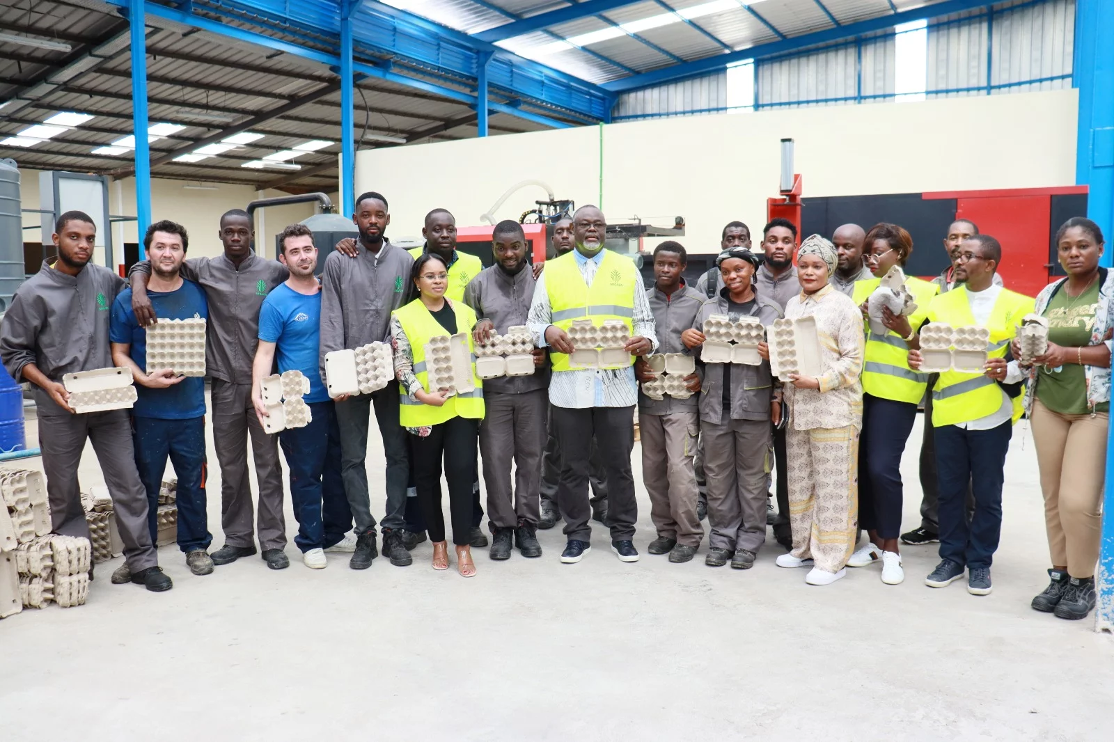 Lire la suite à propos de l’article Gabon: SOGADA ouvre son usine de fabrication d’alvéoles pour booster la production avicole